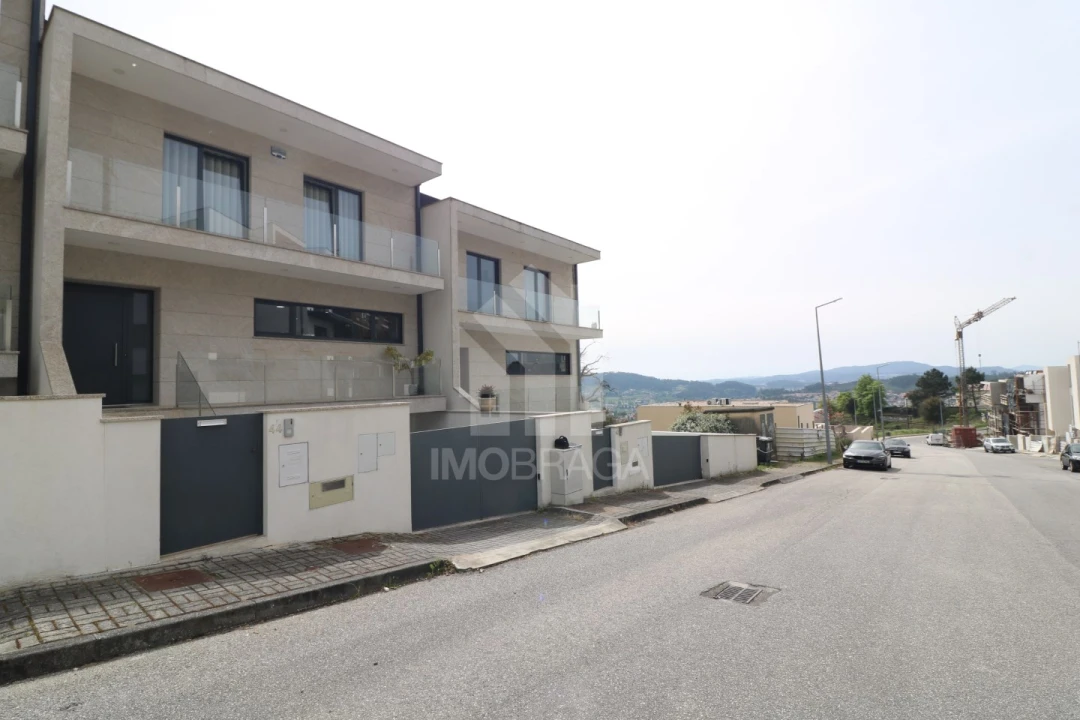 Moradia T3 para Venda em Esporões Foto 47