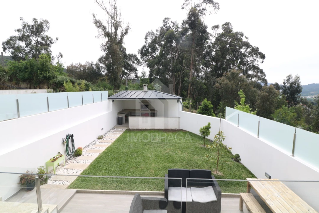 Moradia T3 para Venda em Esporões Foto 4