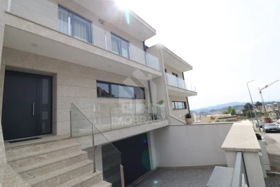 Moradia T3 para Venda em Esporões