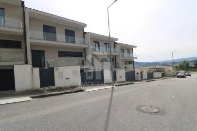 Moradia T3 para Venda em Esporões