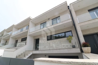 Moradia T3 para Venda em Esporões
