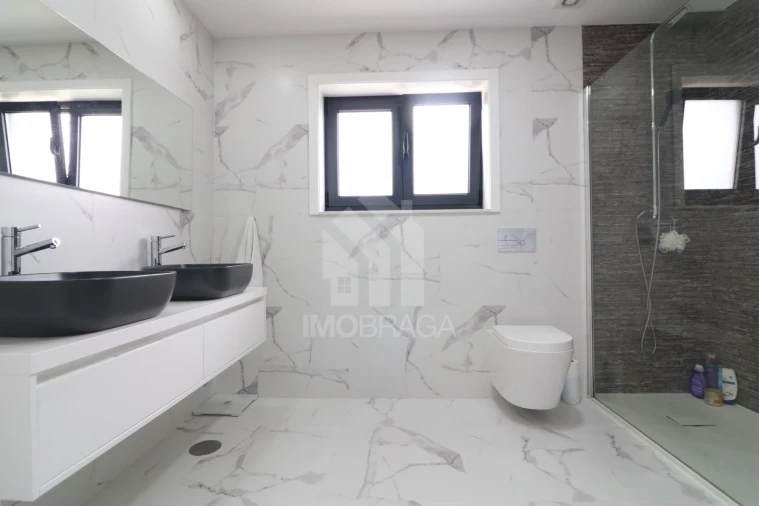 Moradia T3 para Venda em Esporões Foto 30