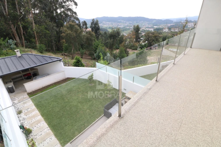 Moradia T3 para Venda em Esporões Foto 34