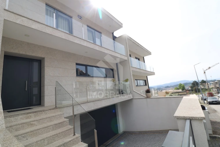 Moradia T3 para Venda em Esporões Foto 48