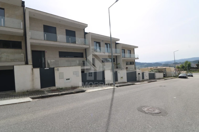 Moradia T3 para Venda em Esporões Foto 51