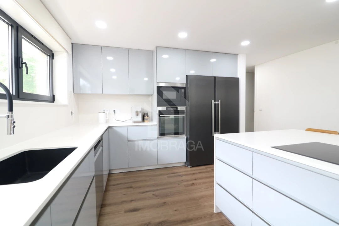 Moradia T3 para Venda em Esporões Foto 25
