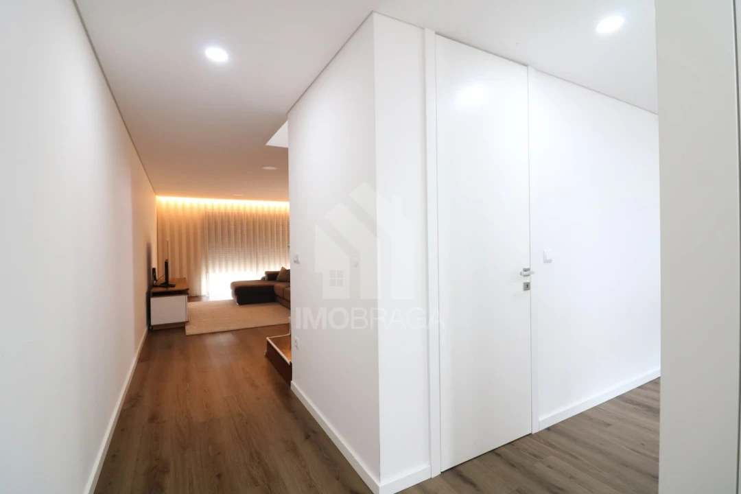 Moradia T3 para Venda em Esporões Foto 34