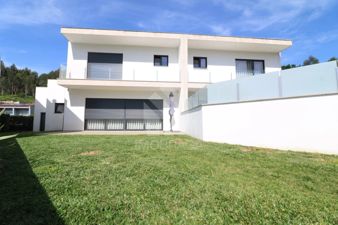 Moradia T3 para Venda em Esporões Foto 44