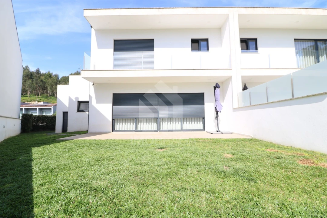Moradia T3 para Venda em Esporões Foto 1