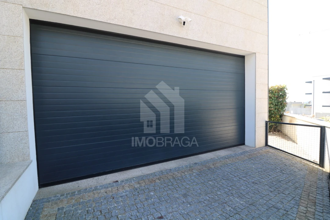 Moradia T3 para Venda em Esporões Foto 48