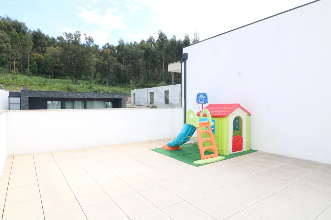 Moradia T3 para Venda em Esporões Foto 49
