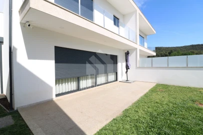 Moradia T3 para Venda em Esporões