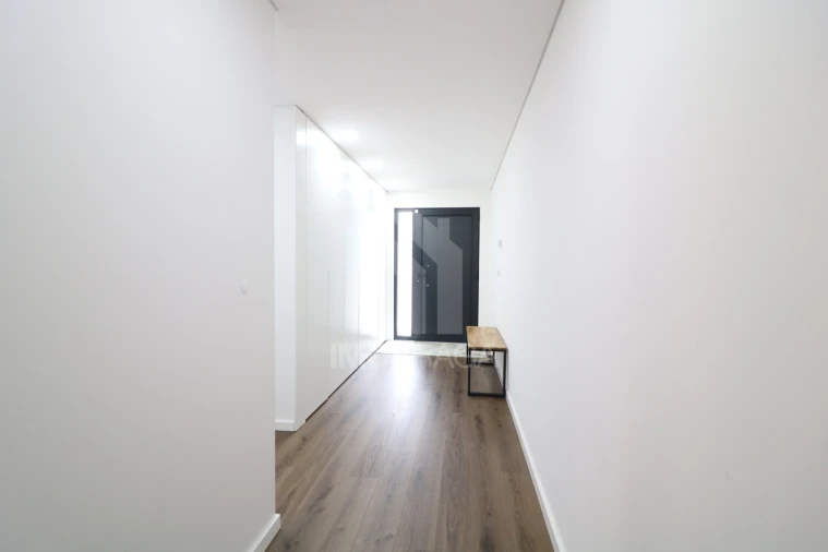 Moradia T3 para Venda em Esporões Foto 33