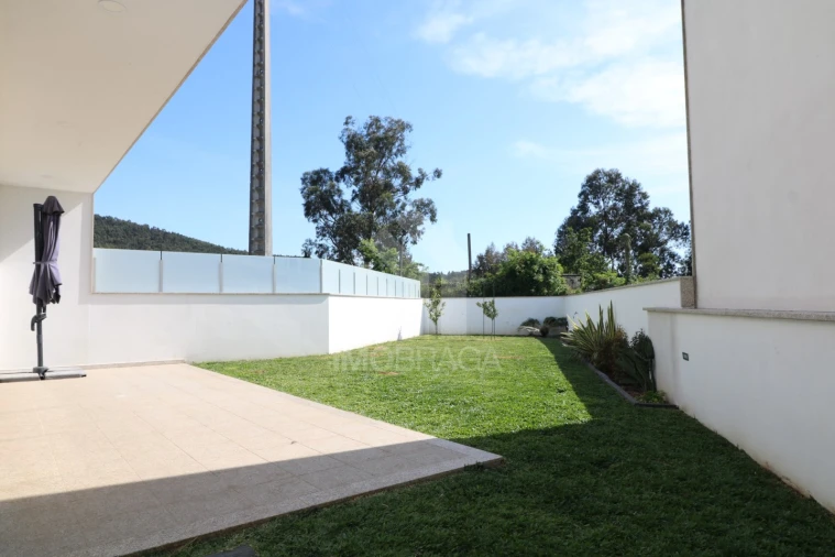Moradia T3 para Venda em Esporões Foto 36