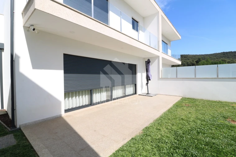 Moradia T3 para Venda em Esporões Foto 40
