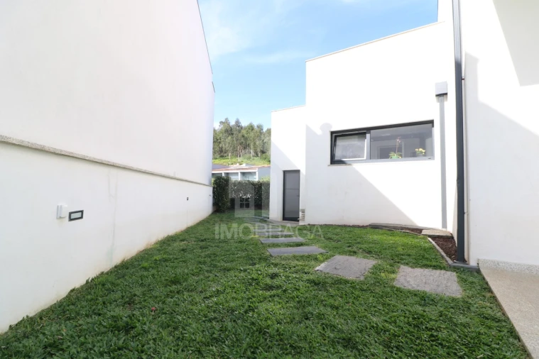 Moradia T3 para Venda em Esporões Foto 41