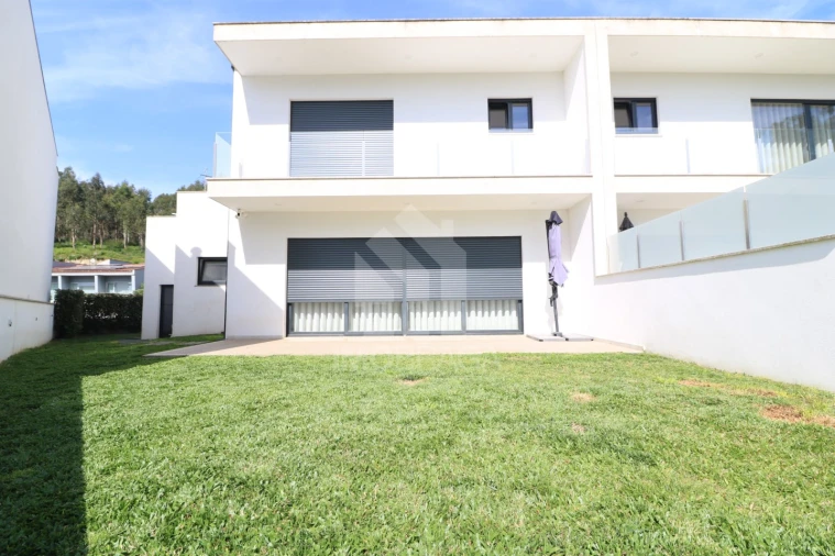 Moradia T3 para Venda em Esporões