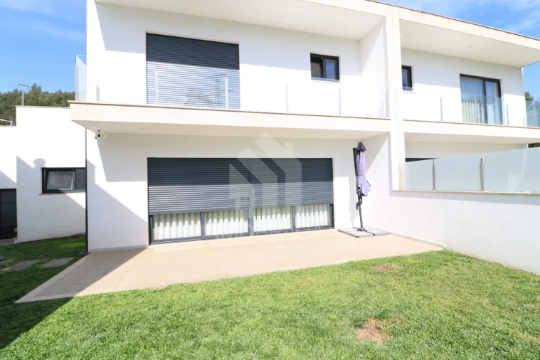 Moradia T3 para Venda em Esporões Foto 45