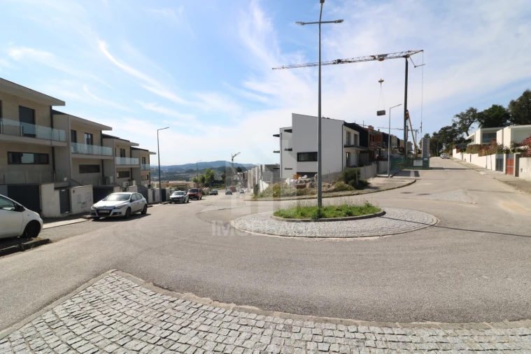 Moradia T3 para Venda em Esporões Foto 52