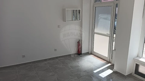 Loja para Arrendamento em Venteira