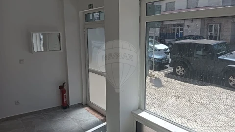 Loja para Arrendamento em Venteira