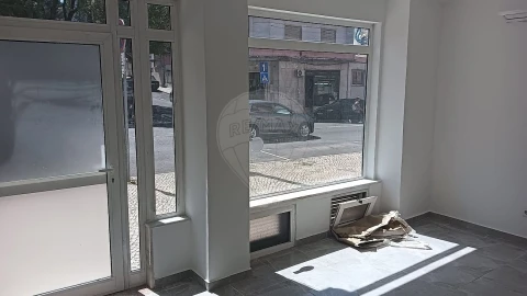 Loja para Arrendamento em Venteira