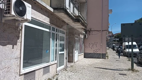 Loja para Arrendamento em Venteira