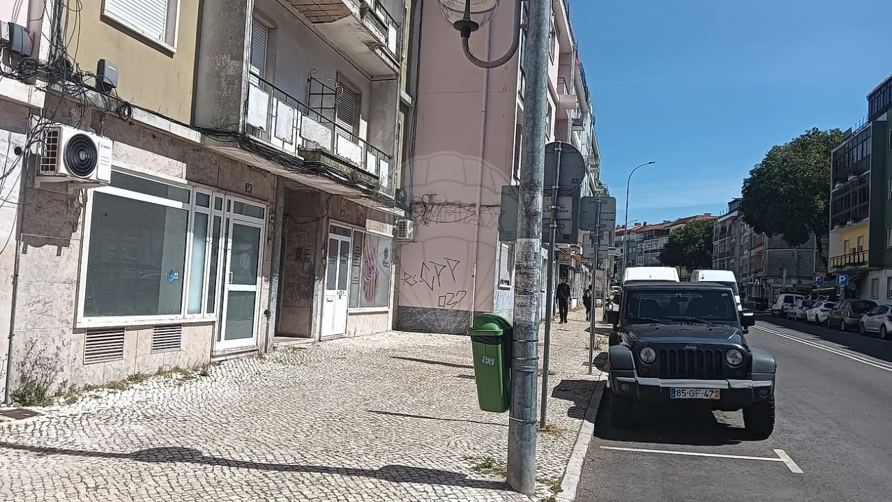 Loja para Arrendamento em Venteira Foto 5