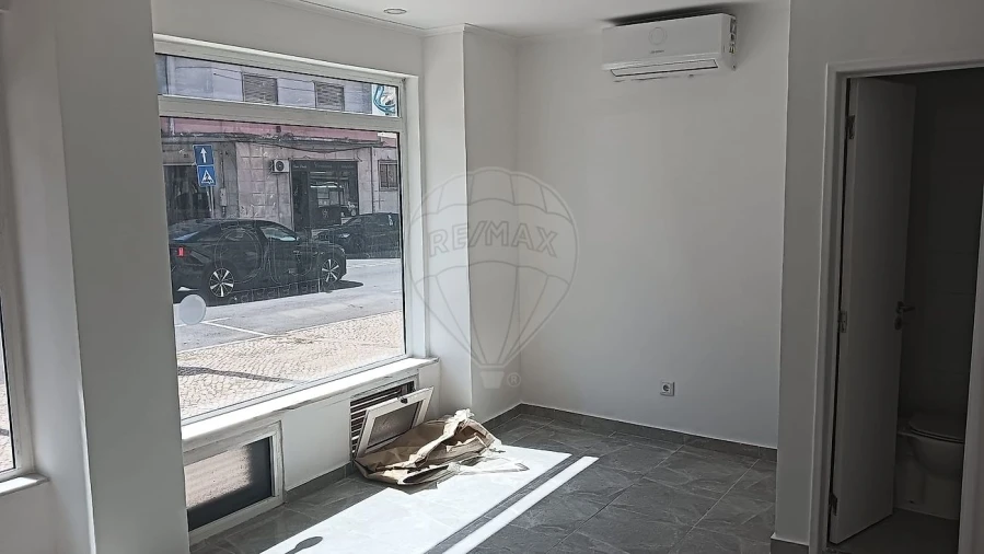 Loja para Arrendamento em Venteira Foto 4