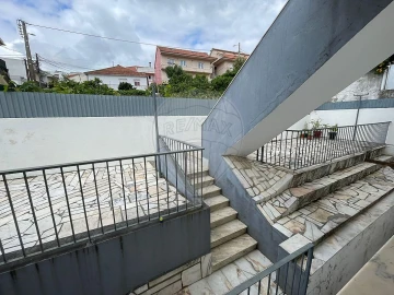 Prédio para Venda em Pontinha e Famões