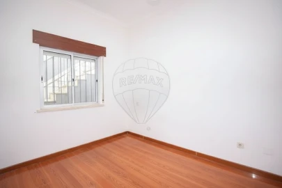 Prédio para Venda em Pontinha e Famões