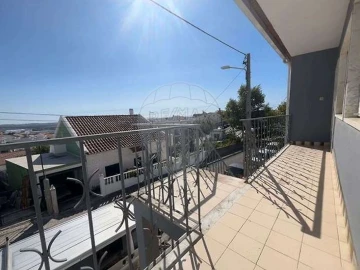 Prédio para Venda em Pontinha e Famões