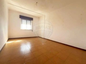 Prédio para Venda em Pontinha e Famões