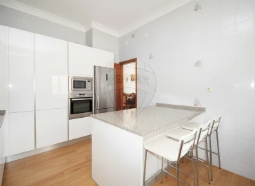 Prédio para Venda em Pontinha e Famões