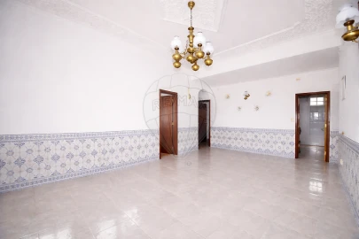 Prédio para Venda em Pontinha e Famões