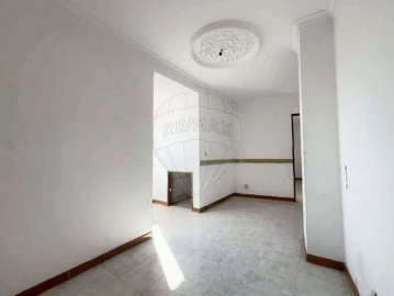 Prédio para Venda em Pontinha e Famões