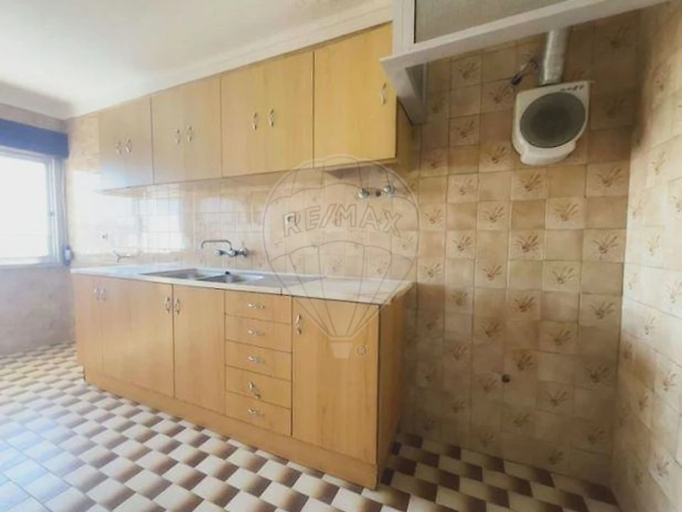 Prédio para Venda em Pontinha e Famões Foto 20