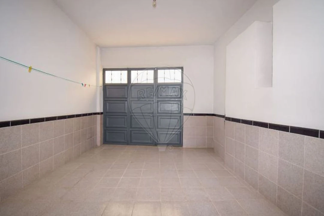 Prédio para Venda em Pontinha e Famões Foto 32