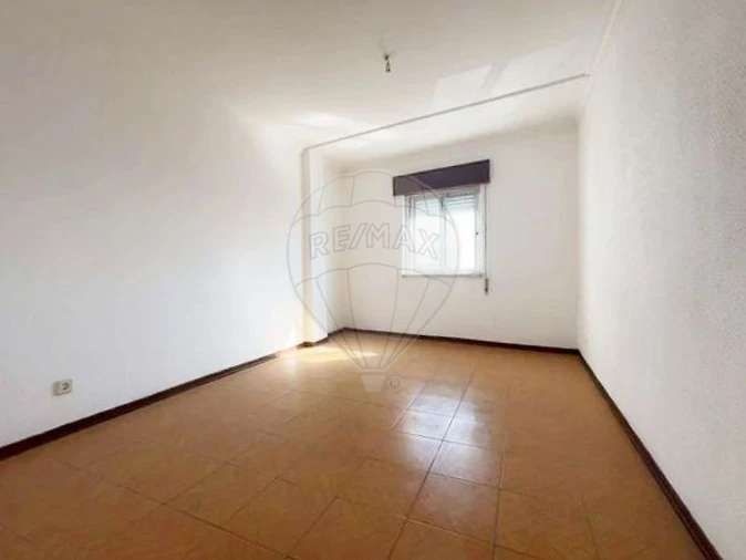 Prédio para Venda em Pontinha e Famões Foto 26