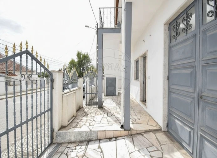 Prédio para Venda em Pontinha e Famões Foto 31