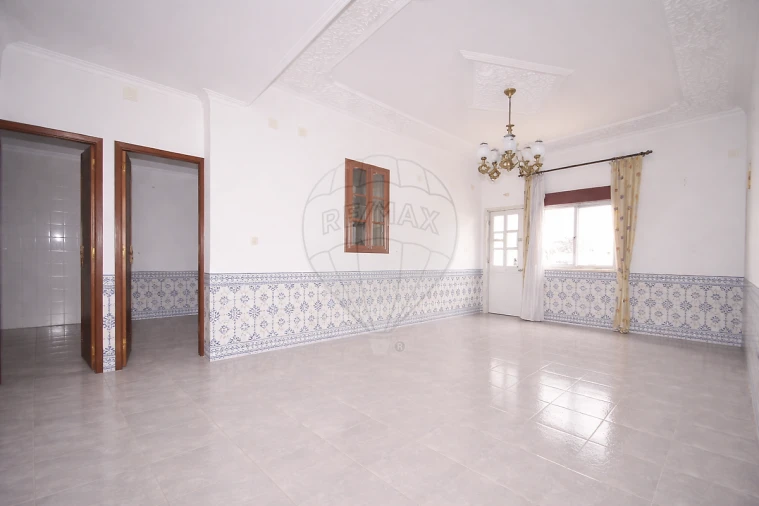 Prédio para Venda em Pontinha e Famões Foto 3