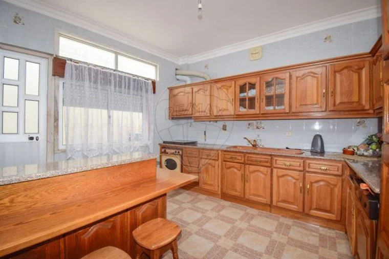 Prédio para Venda em Pontinha e Famões Foto 4