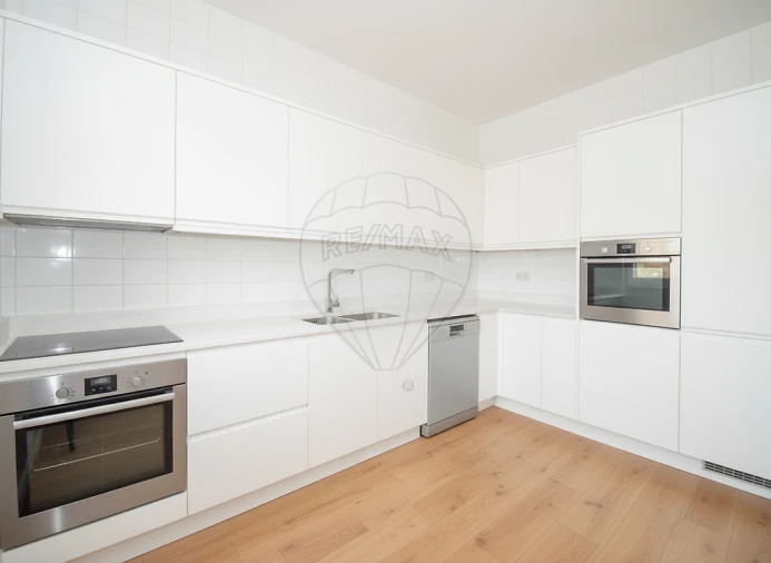 Prédio para Venda em Pontinha e Famões Foto 8