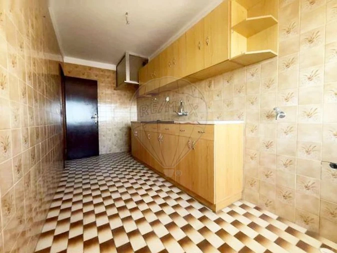 Prédio para Venda em Pontinha e Famões Foto 21