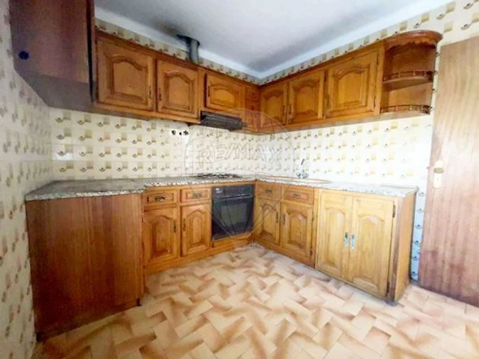 Prédio para Venda em Pontinha e Famões Foto 13