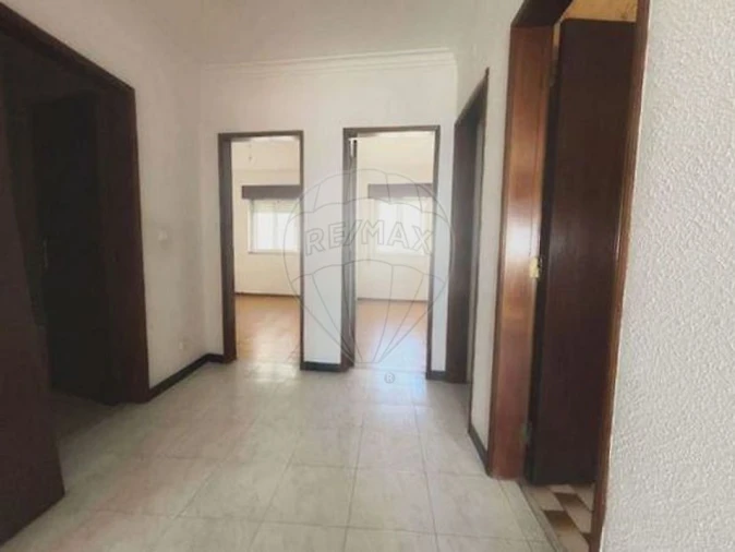 Prédio para Venda em Pontinha e Famões Foto 14