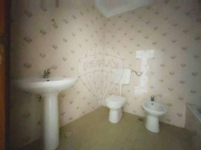 Prédio para Venda em Pontinha e Famões Foto 18