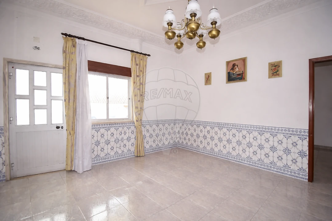 Prédio para Venda em Pontinha e Famões Foto 1