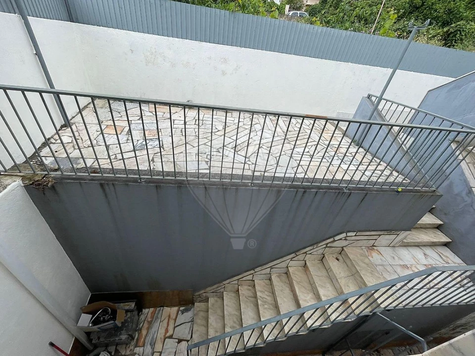 Prédio para Venda em Pontinha e Famões Foto 1
