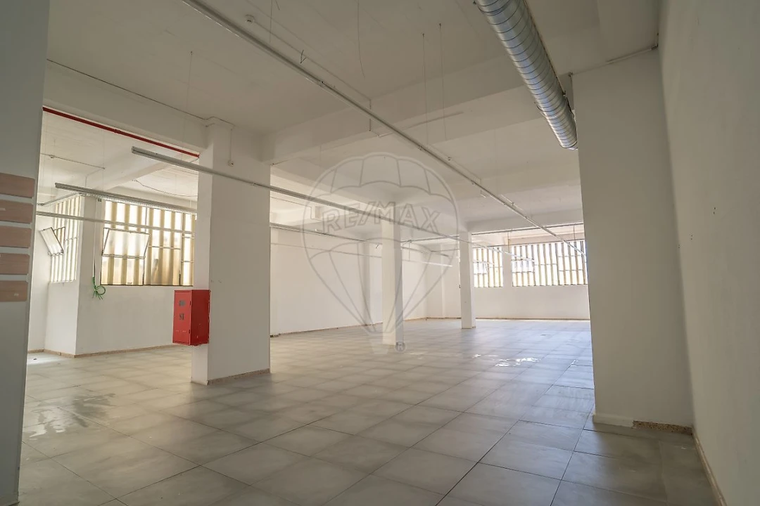 Armazém para Arrendamento em Sacavém e Prior Velho Foto 10